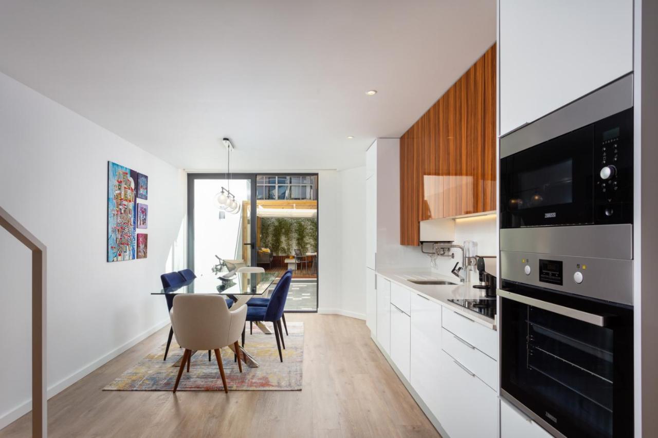 Stupendo- Two Rooms, Patio With Refreshing Pond-center-air Conditioning-free Park Appartement *