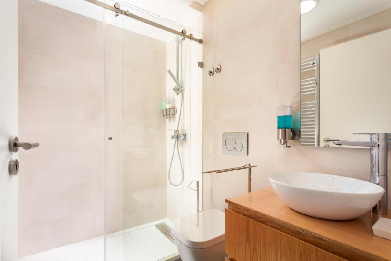 Appartement Stupendo- Two Rooms, Patio With Refreshing Pond-center-air Conditioning-free Park Lisboa
